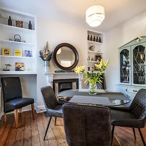 Pass The Keys Wonderful 3br Townhouse Top Location Cafes Holiday home