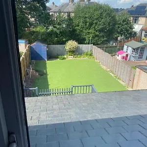 2 Bedroom House Huddersfield